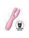 Фотографія кліторального вібратора Satisfyer Threesome 3 зображає інноваційний інтимний інструмент, який створює незабутні моменти задоволення.