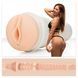 Райлі Рейд тримає Fleshlight Utopia у руках