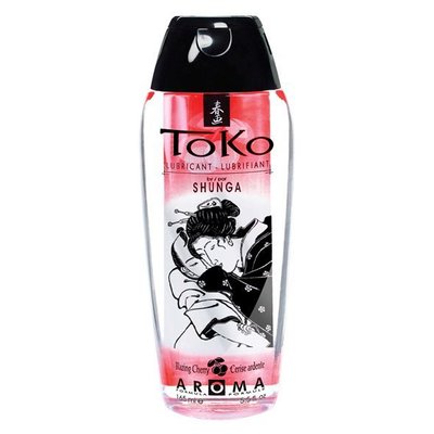 Зображення показує перший у світі Shunga Toko Aroma Blazing Cherry. Флакон із соковитим черешневим ароматом.