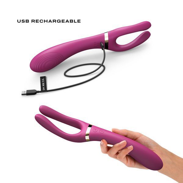 Вібратор Dorcel INFINITE JOY під час зарядки через USB та в руці користувача