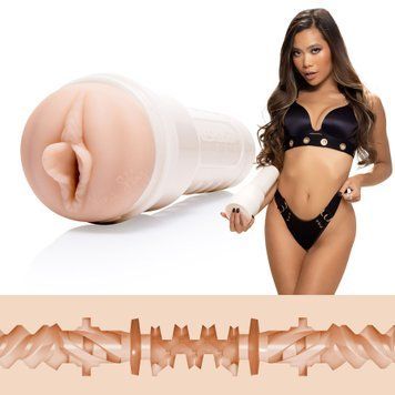 Мастурбатор вагіни Fleshlight Girls: Vina Sky — Exotica - це зображення, що показує продукт, який відкриває 5 зіркових хвилин задоволення з вагінальним мастурбатором Fleshlight Girls, прикрашеним зображенням моделі Vina Sky.