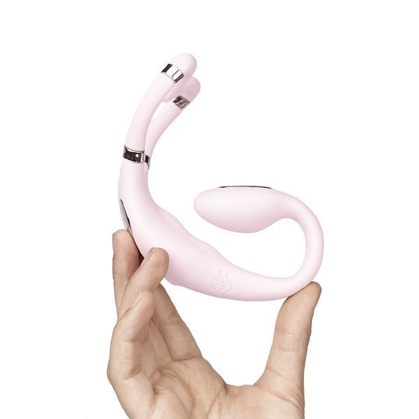 Гнучкий корпус Adrien Lastic Venus &ndash; демонстрація згинання вібратора руками