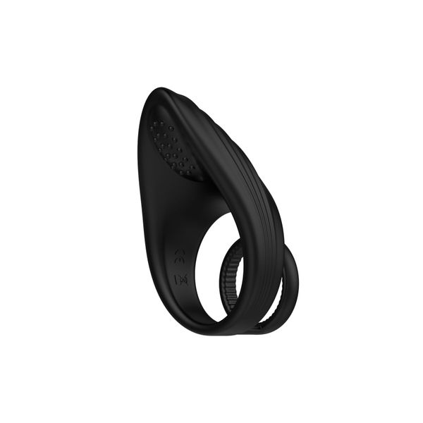 Представляємо вам Nexus Enhance Vibrating Cock and Ball Ring - ерекційне кільце, яке вносить нові елементи в ваші спальні ігри! Це чорне кільце має вбудований моторчик для вібрації, що додає стимуляцію як вам, так і вашому партнерові.