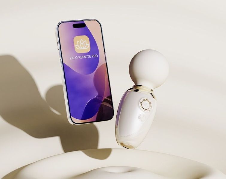 Вібратор ZALO AVA поруч зі смартфоном з додатком ZALO Remote Pro