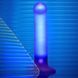 Beauty-кадр: світний фалоімітатор Strap-On-Me Glow-LED M на присосці, фіолетово-синє сяйво